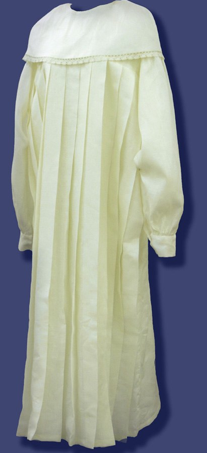 Linteum-collection Paradisegown in soft linen, also available in cotton and silk. Beautiful special cut in collar and cuffs. Pleat stripes on bodice, suitable for both sexes