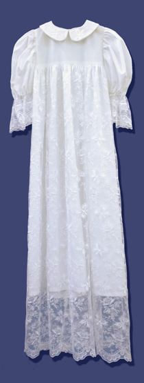Orarium-collection, Christening gown in cotton. Detailphoto from guipure-lace